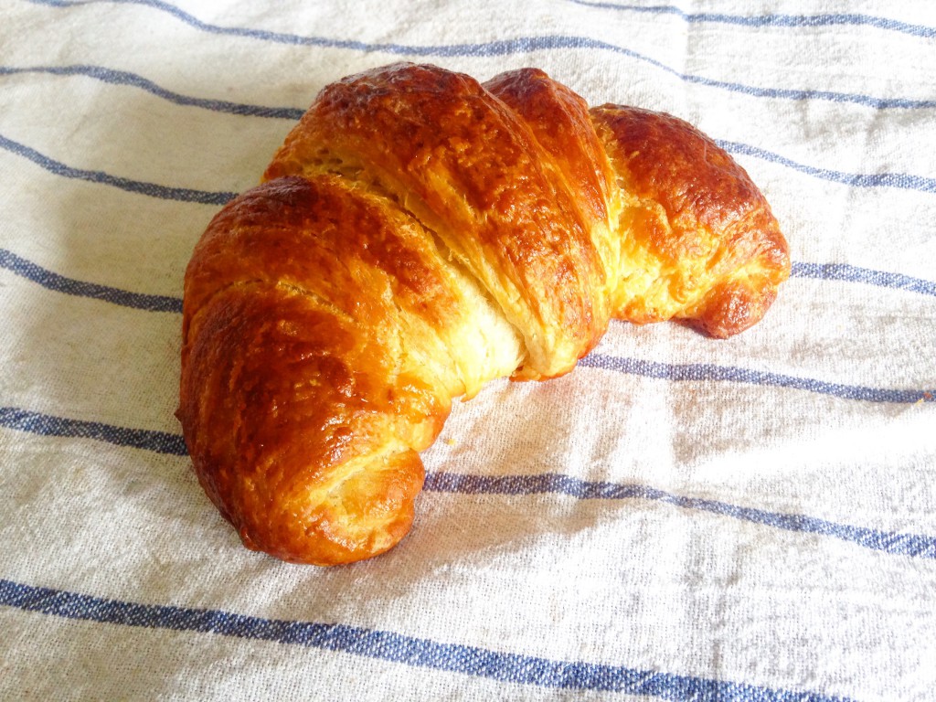 Recipe for lactosefree and fructose friendly croissants from scratch | annavaleria.net