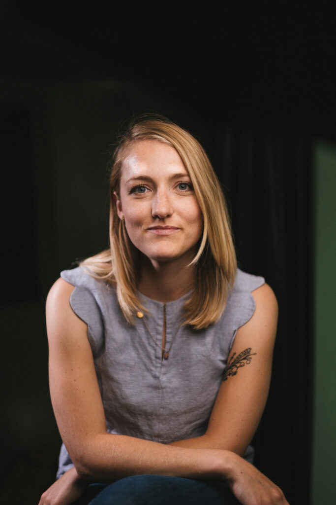 Picture of Anna sitting on a Chair smiling into the camera